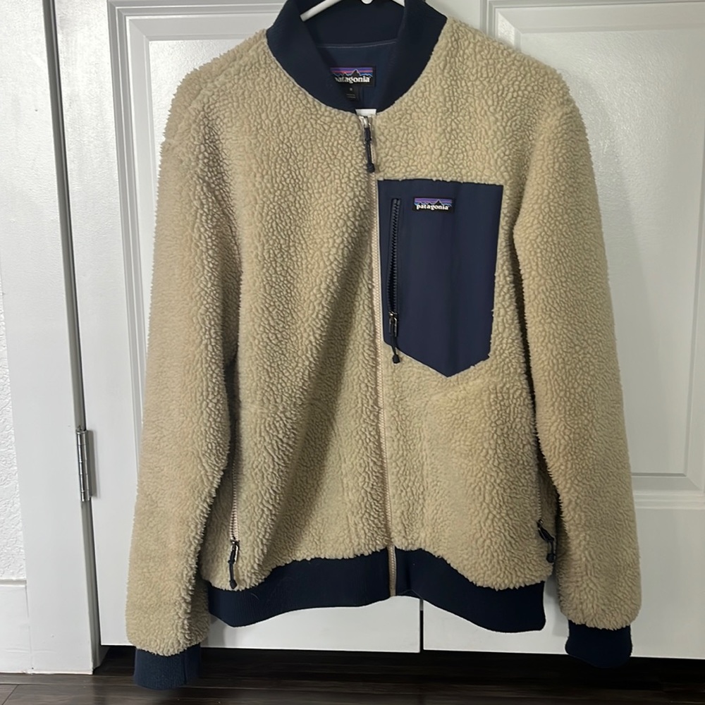 Fleece Patagonia bomber style jacket. Never been worn. Brand new!